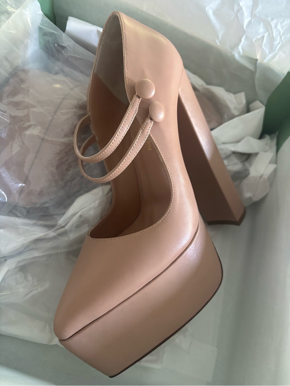 Andrea Wazen Women’s Heels - tan leather block heel